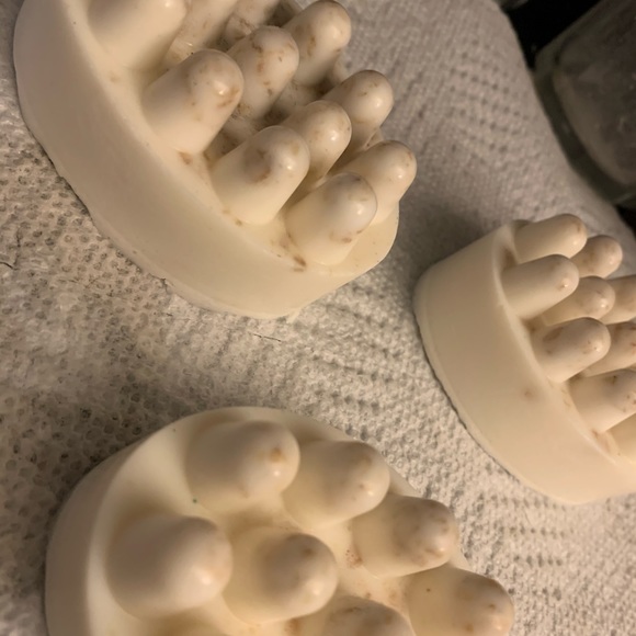 Oatmeal Milk and Honey Oat Scrub Bar - Picture 3 of 3